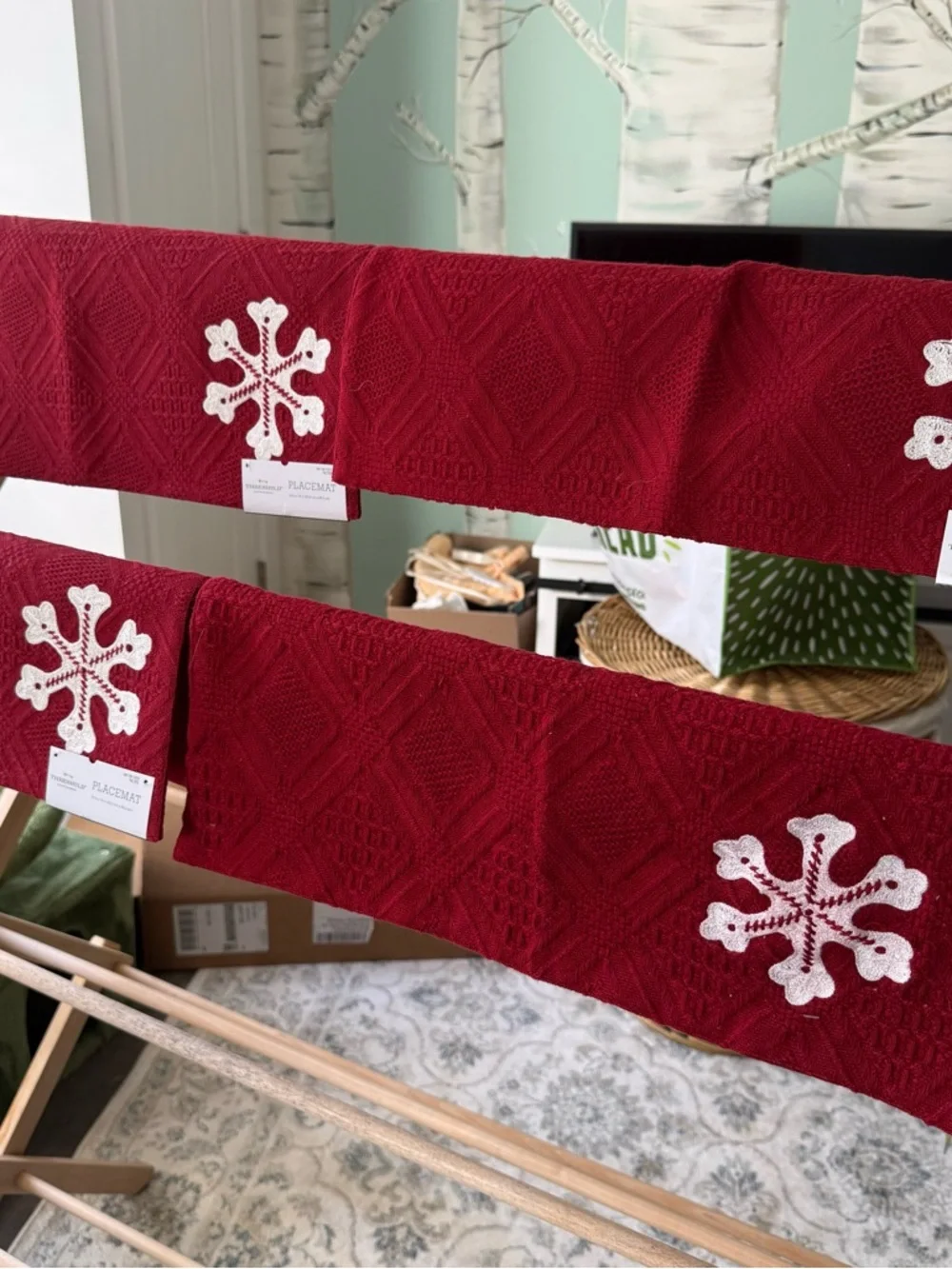 Set of 4 Christmas red placemats with snowflake accent